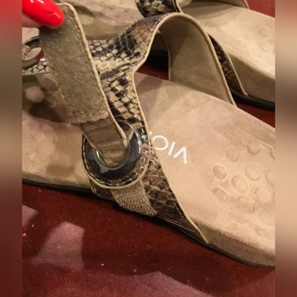 Euc Vionic Lana Leather, Sandals with Snakeskin Print and Toe Post Size 8 - Picture 9 of 9